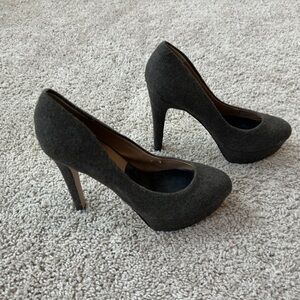Great condition - Dolce Vita Heels - Size 6